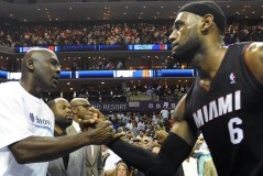 NBA篮球明星詹姆斯：低调竞技态度铸就联盟霸主